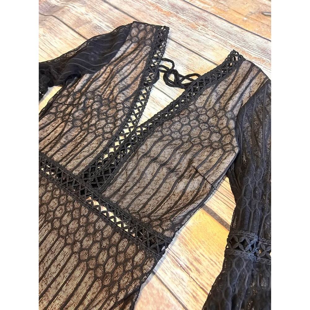 Sz S - Magnolia Boutique lacey plunge‎ bodysuit
